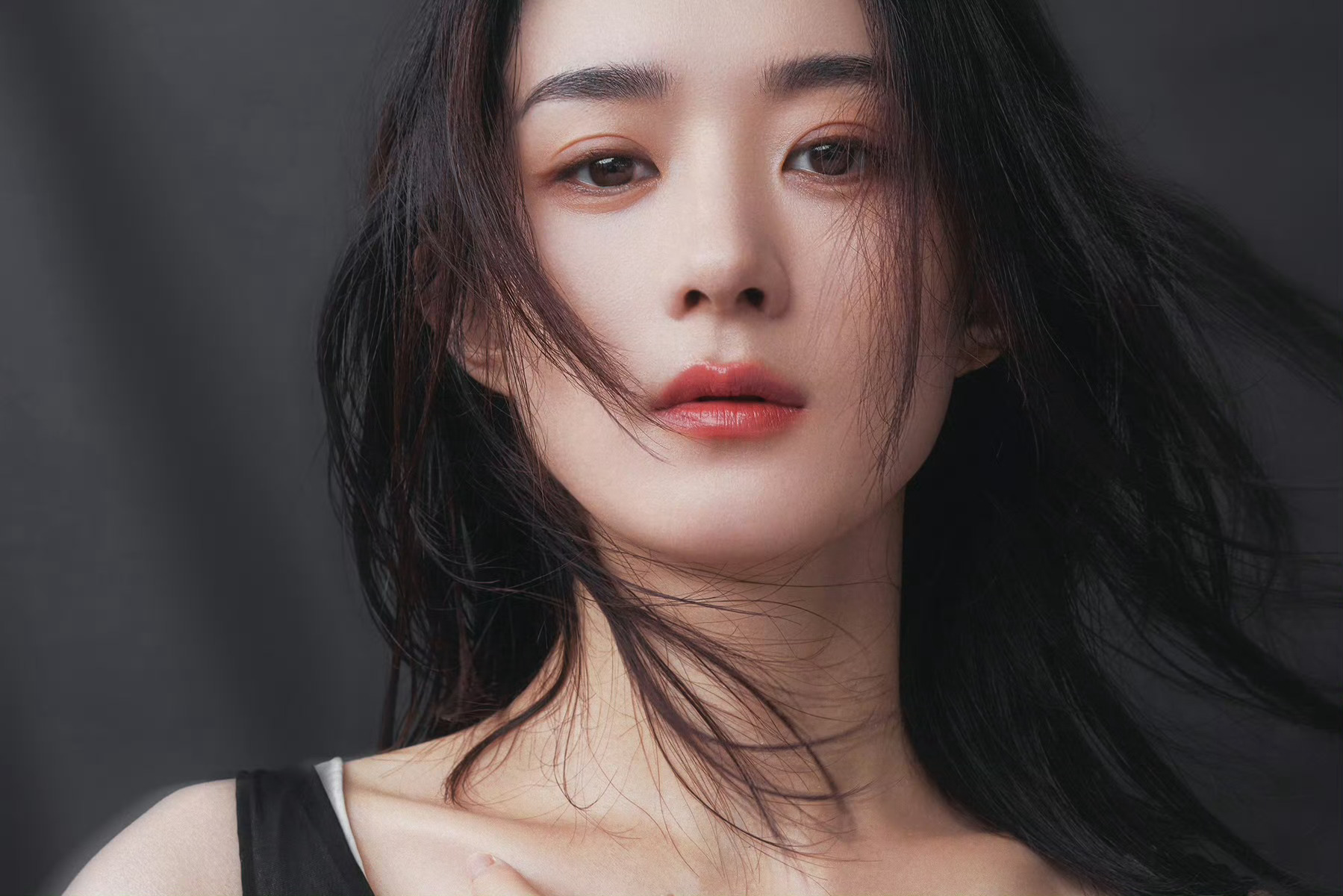 赵丽颖电影澎湖海战 zly赵丽颖黄和娘“在无名的街道里，总有无名的花为你野蛮生长