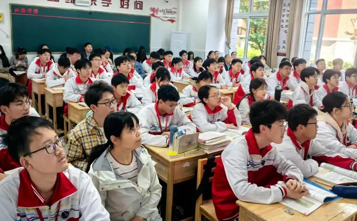 高中阶段，成绩不好的五个原因！若是不改正，高考只能当炮灰。

1、英语没有提前学