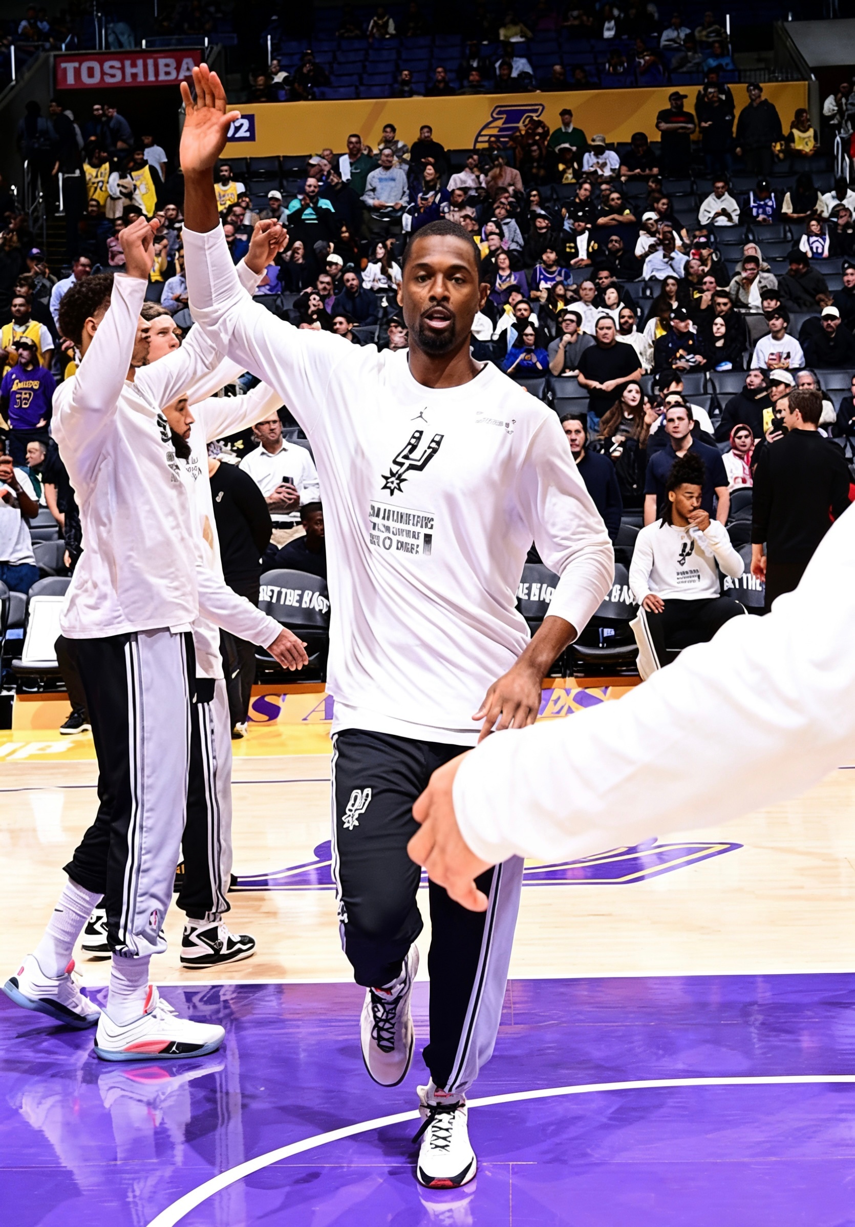 晚安马刺 不用逼着自己立刻解决所有难题，不用苛责自己不够优秀，你已经在很努力地往