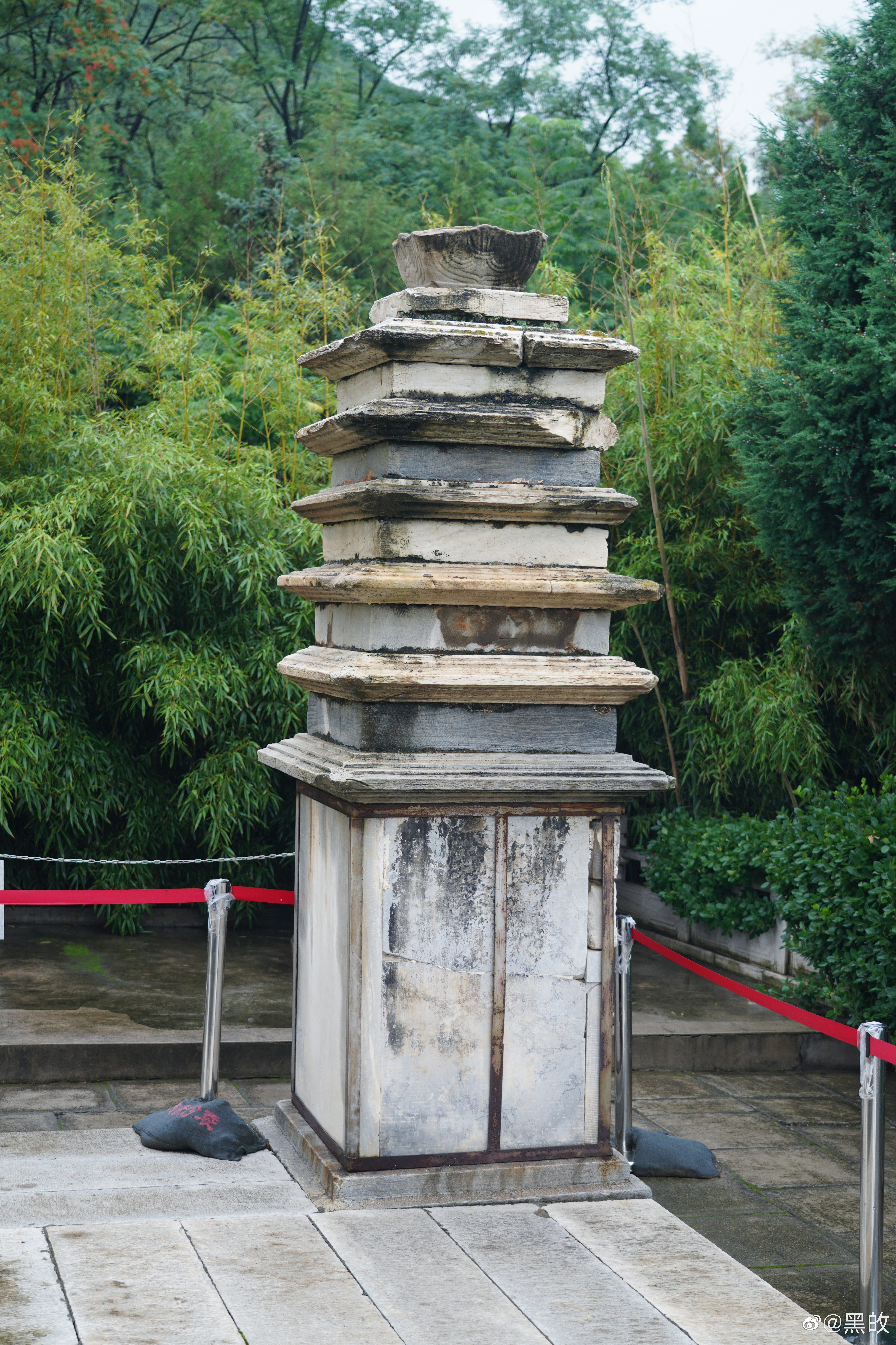 云居寺景云二年塔此塔也叫王公石浮图，为北京地区现存最古老的塔。位于云居寺北塔西北