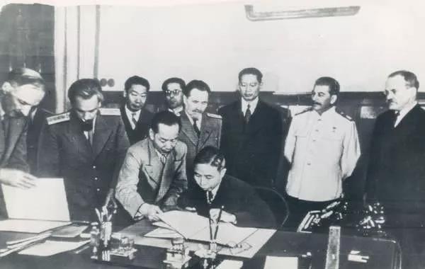 丢国土、弃海疆、颠倒黑白，亲手葬送中国国运！很多人刻意美化近代某段执政历史，可翻