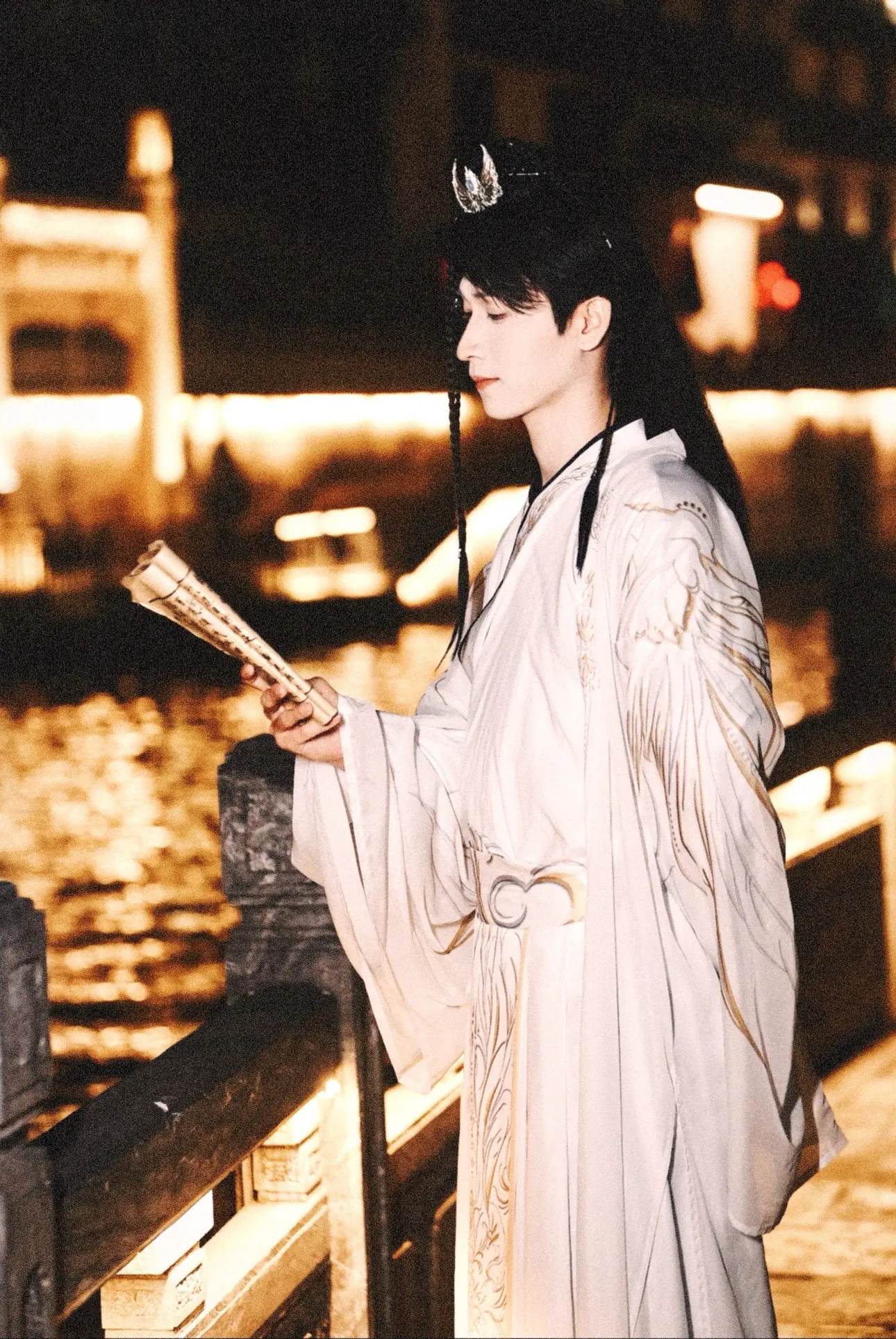 自带古代公子的温润劲儿～ 