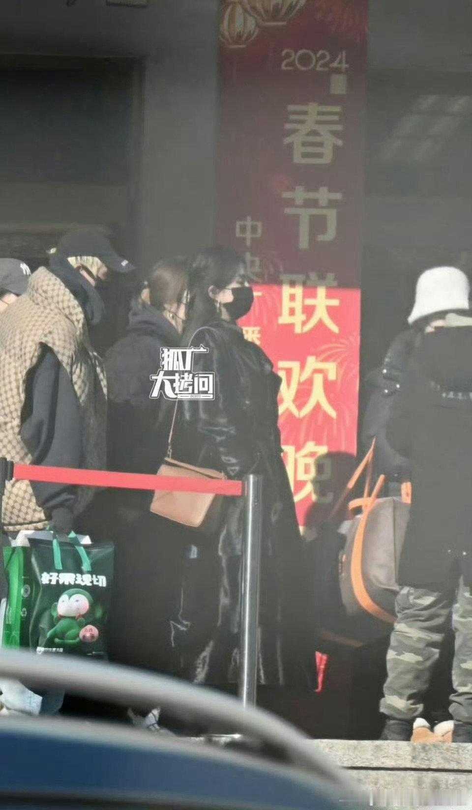 杨幂 刘诗诗 唐嫣现身龙年春晚彩排，仙剑三三美！ ​​​