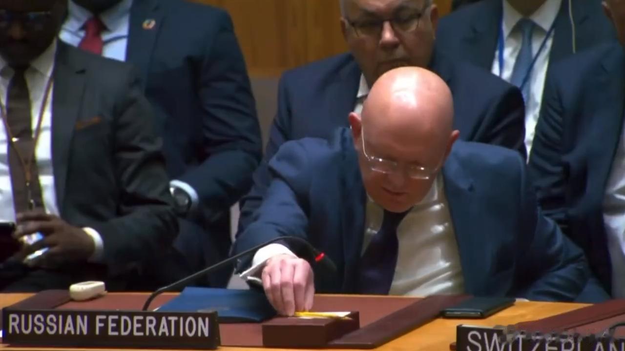 乌克兰总统泽连斯基在安理会发言，俄罗斯代表义正言辞地反对他发言，阿尔巴尼亚总统埃