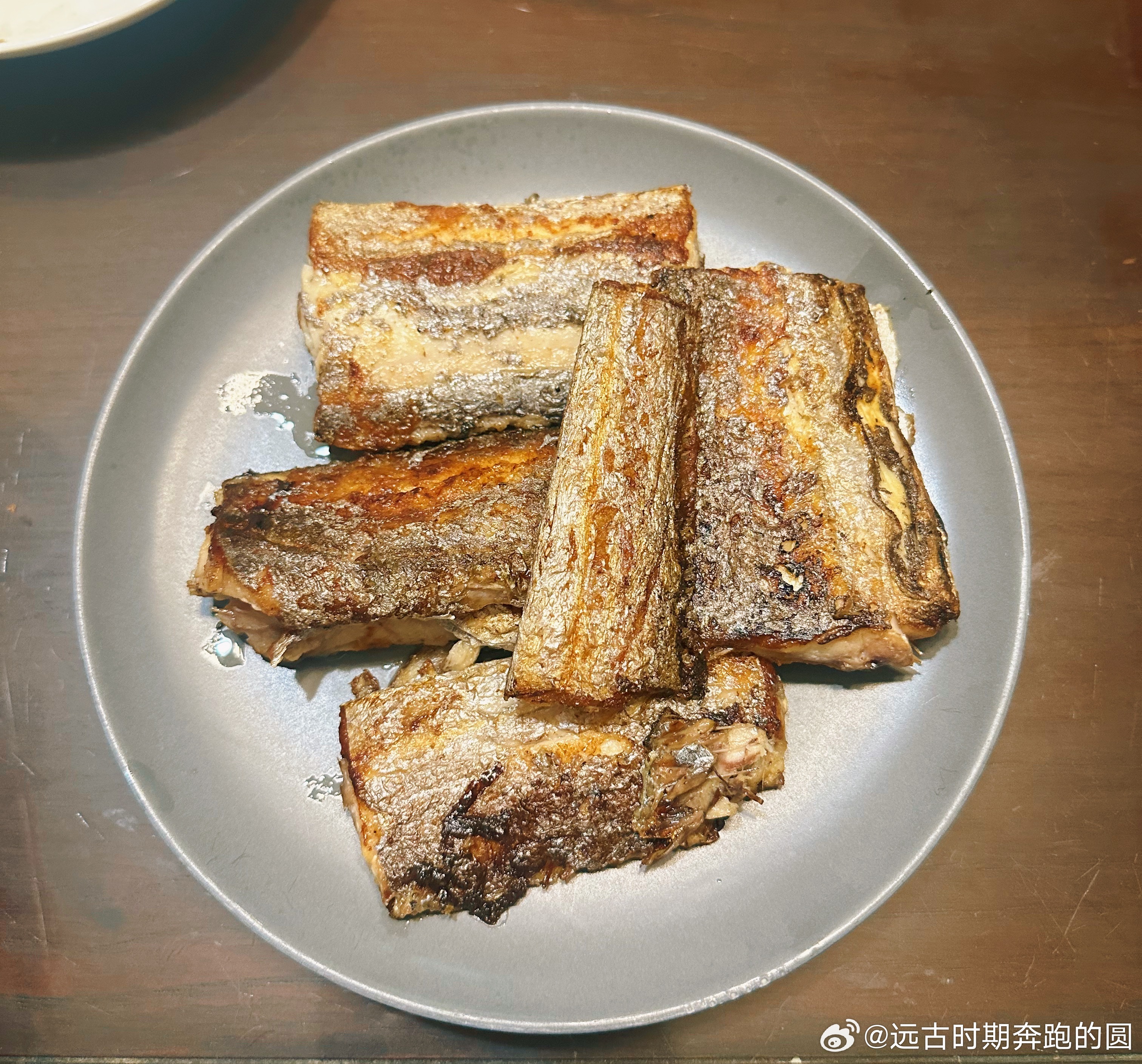 雨下得猝不及防啊还满大的这种时候在家就感觉满满的安全感 ​​​