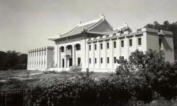 武汉市有几个好多年都不开放的景点
不然又会多几个打卡点。
湖北省立图书馆（抗战时