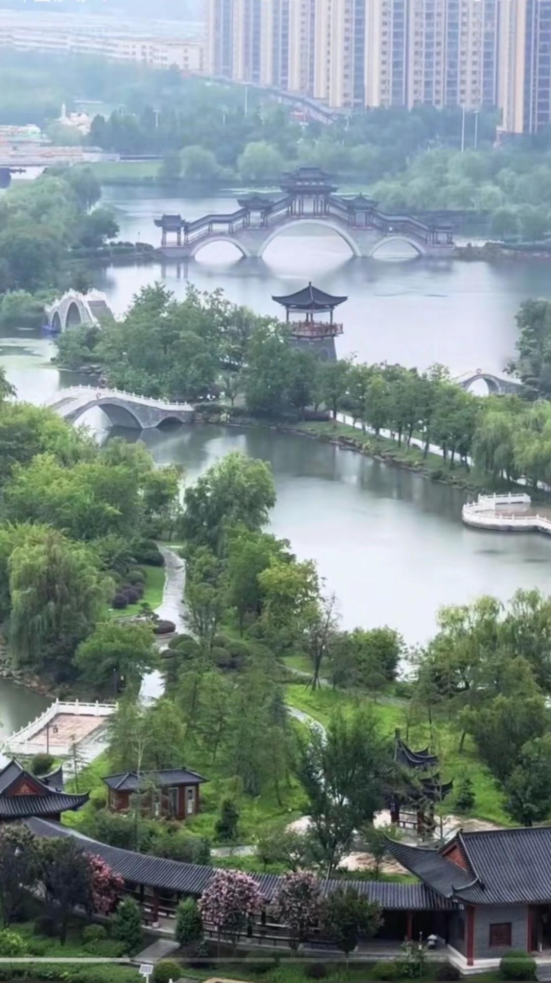 息湖美景甲天下，胜似苏杭赛江南