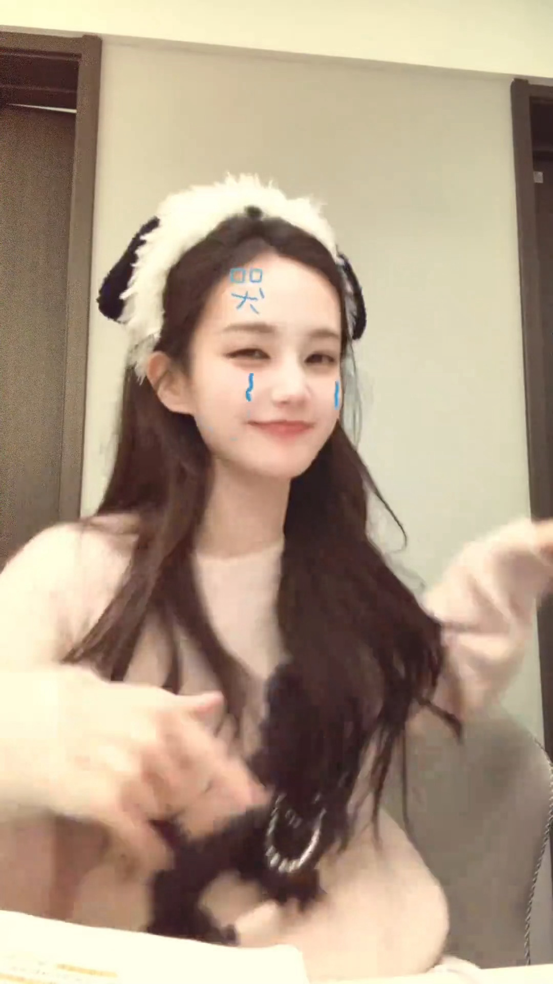 李一桐抖更新，我是小猫我又来跳舞了🐱 