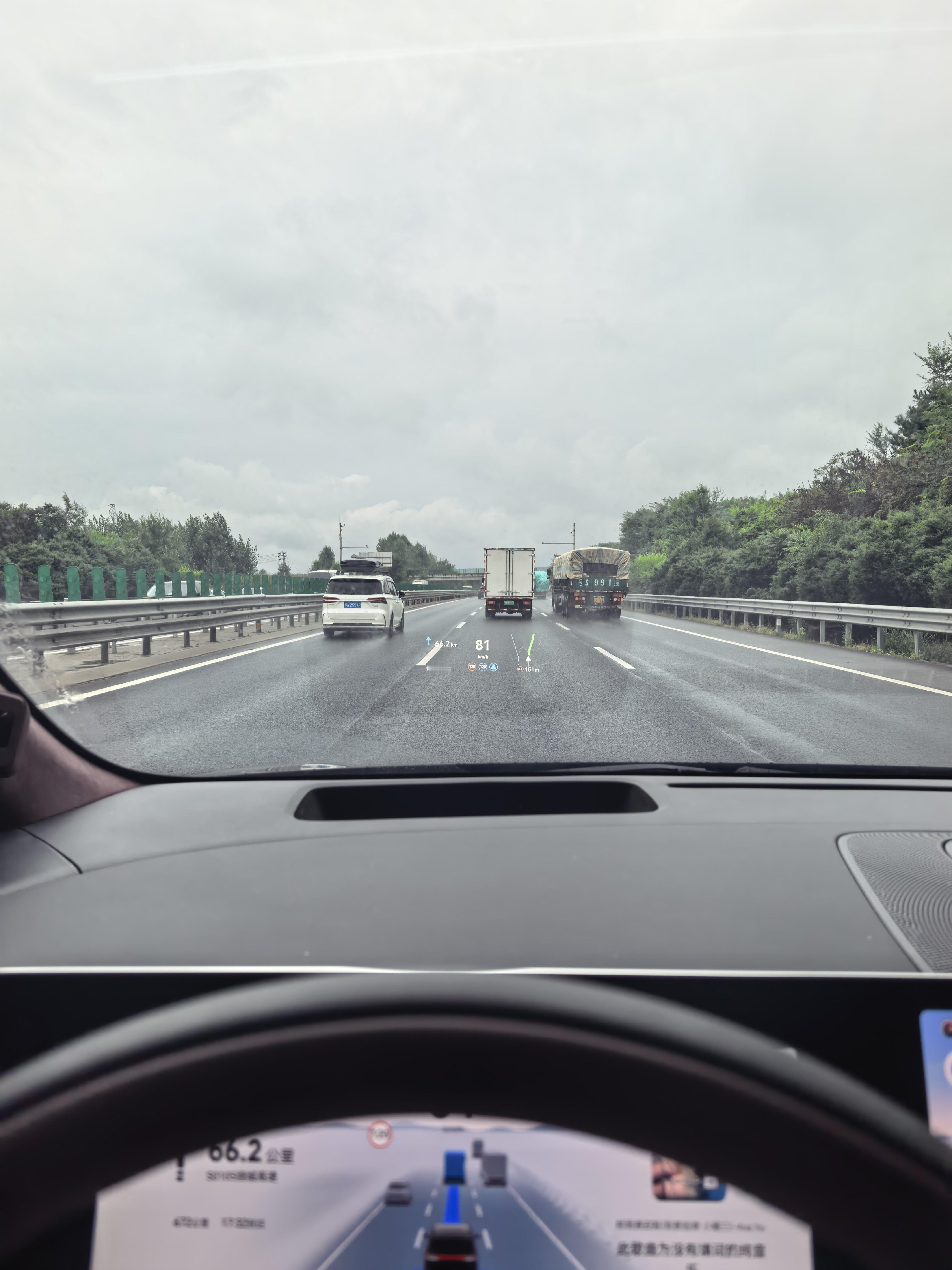 长时间跟中间的慢车，给我气笑了[允悲] ​​​
