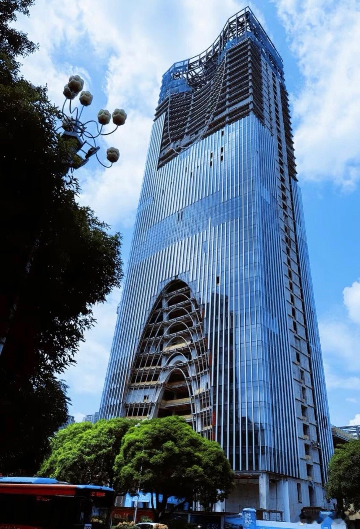 五四路地标兴业银行运营中心幕墙收尾中，即将竣工交付 