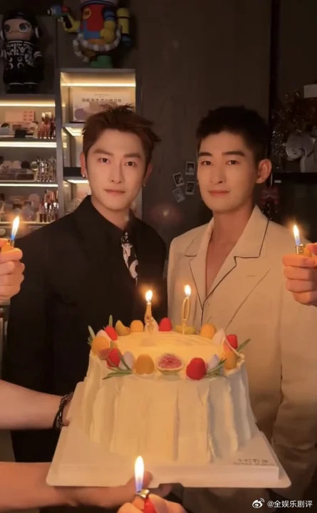 张翰连续五年为朱梓骁庆生谁的青春回来了！张翰连续5年为朱梓骁庆生张翰连续5年都陪