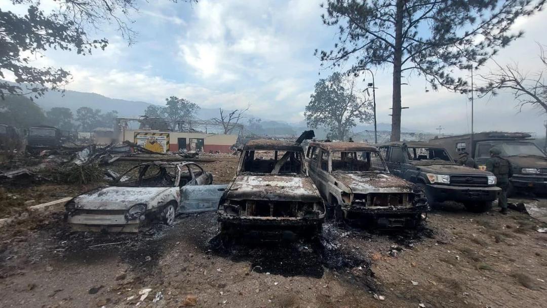 马杜罗被抓前猫在蒂乌纳堡军事基地，该基地位于委内瑞拉首都加拉加斯，是一个大型军事