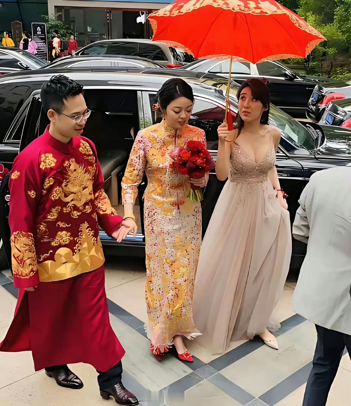 感觉这伴娘，有点喧宾夺主吧？