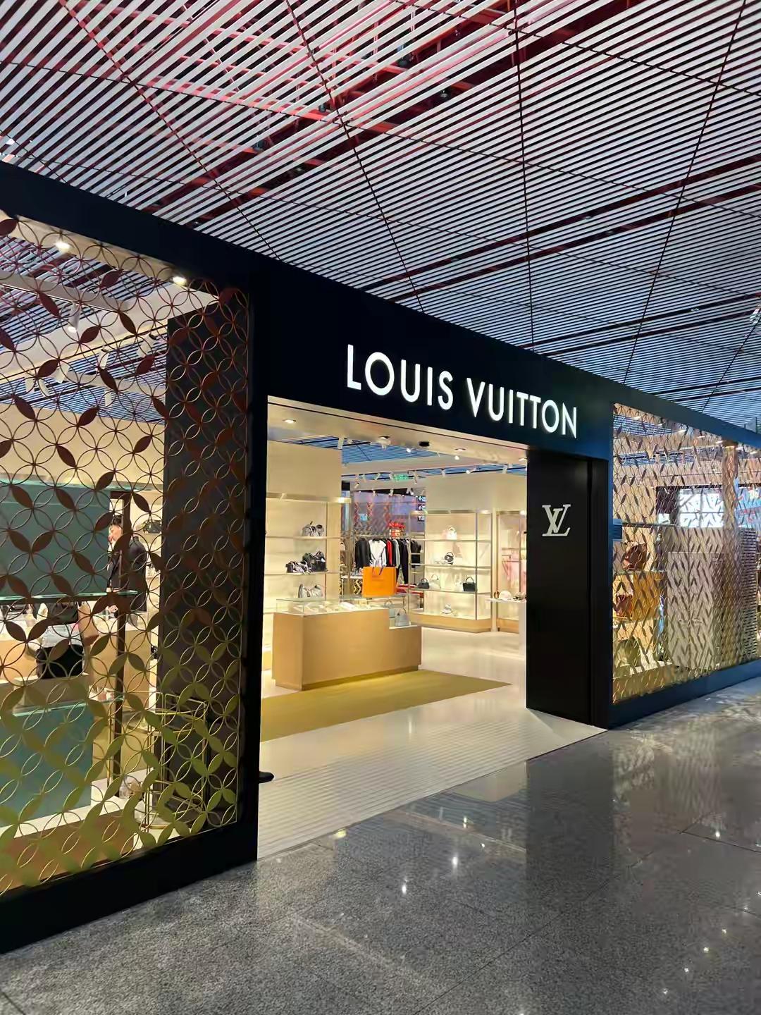 LV这类外企就应该“入乡随俗”，基于于公共传统文化符号改良设计，只享有一致性的商