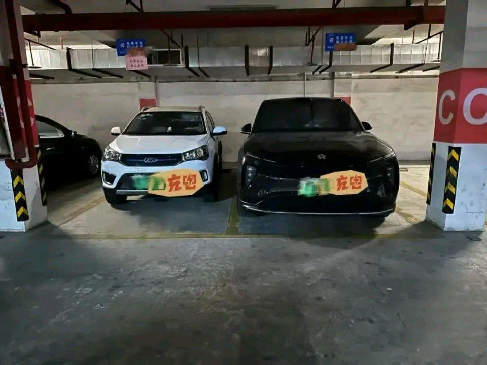 一言不合就得爬副驾驶，有种痛苦，叫你的邻居买了台大车每次出门，只要邻居开着那辆大