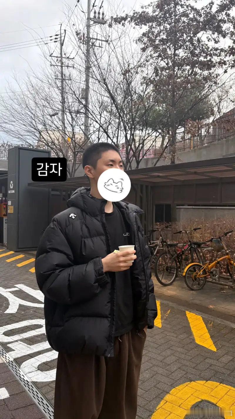 我超！这下真成鸡蛋了Chovy近期参加基础军训首次分享动态，头发被剃成了寸头并编