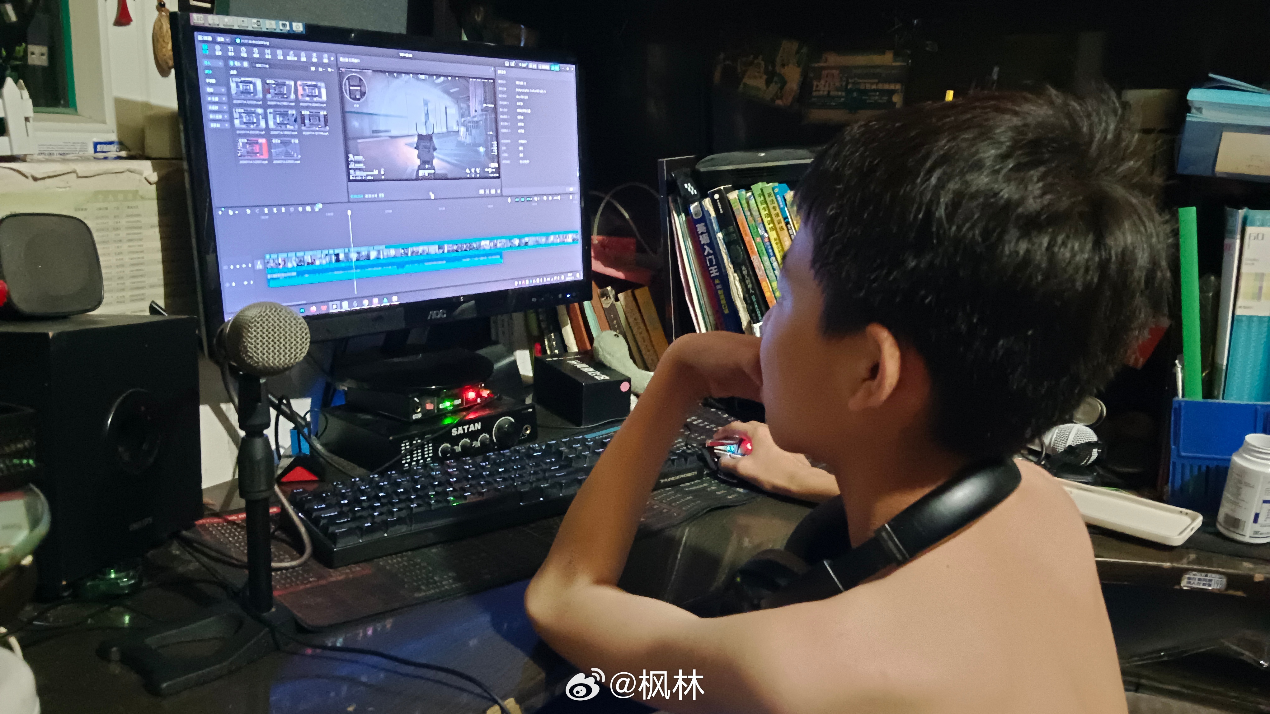 正在和龙虾掐架，这时候听见后面传来音乐，唱的“豆腐，豆腐，看我手里拿的这块豆腐，