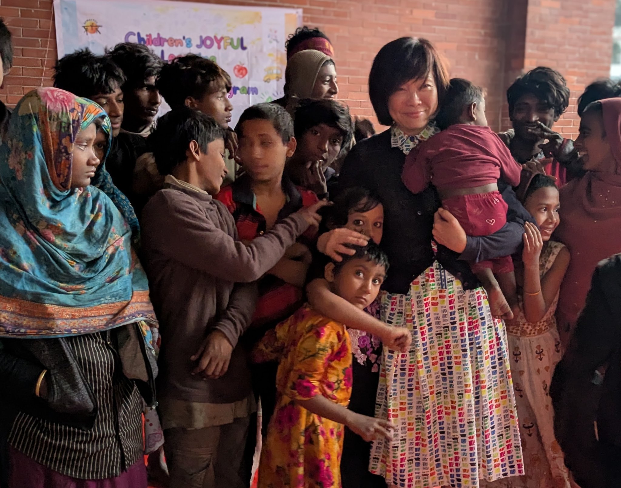 日本已故前首相安倍晋三的遗孀安倍昭惠女士刚刚从孟加拉国返回。她晒出一张参加慈善活