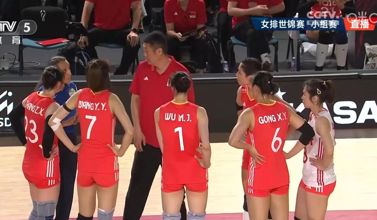 女排世锦赛，
中国女排3—0多米尼加，
中国女排选择了法国女排，
反手把多米尼加