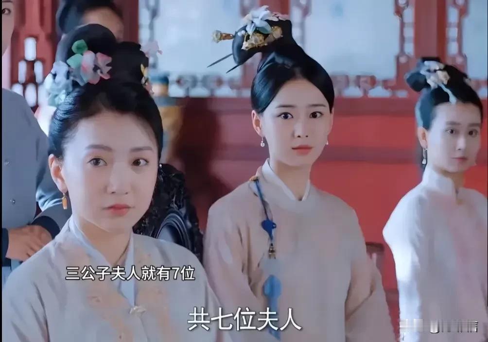行走的凶器，发簪尖尖在外头，这谁敢亲近啊……
造型师不走寻常路的脑回路，给人家姑
