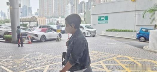 曝许绍雄病危入院 据港媒，76岁的“Benz 哥”许绍雄被曝病危入院，黎芷珊、苗