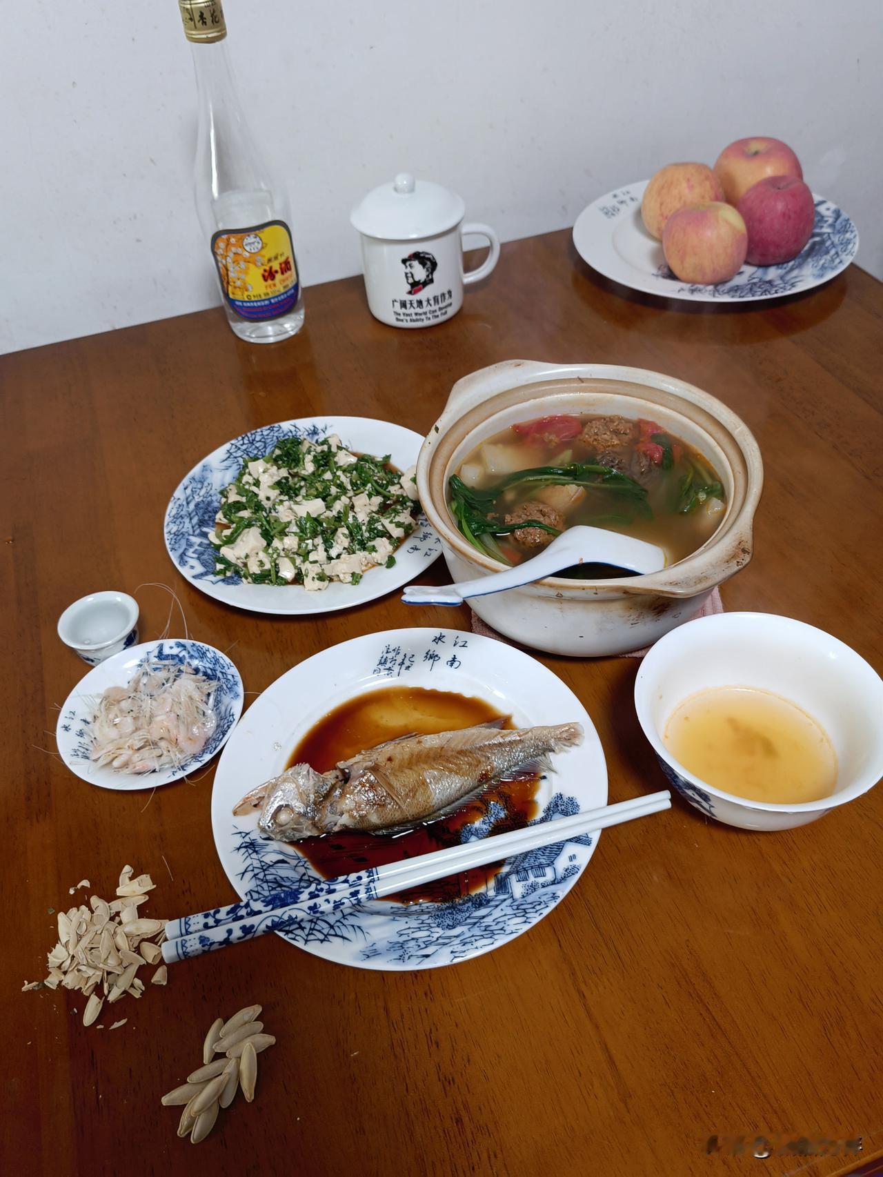 今天差点老年痴呆了，把周五当周六过了，上午买菜回来赶紧开车上公园慢跑锻炼去了。好