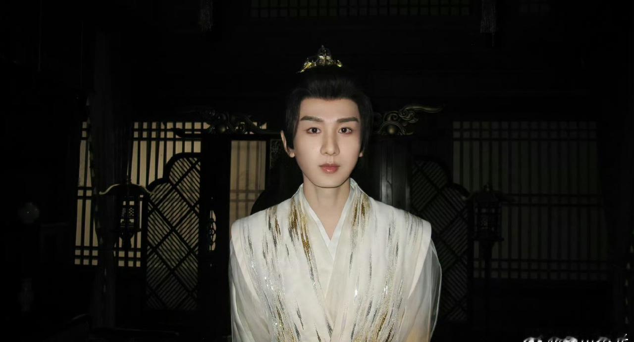 成毅超话成毅谢淮安cy成毅朝堂之上，揭露敌人阴谋诡计；江湖之中，在刀光剑影中守护