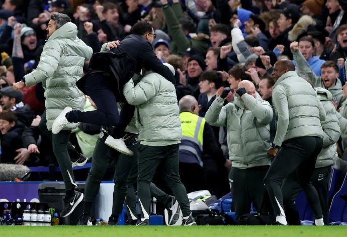 教练激情庆祝 蓝军依旧权威