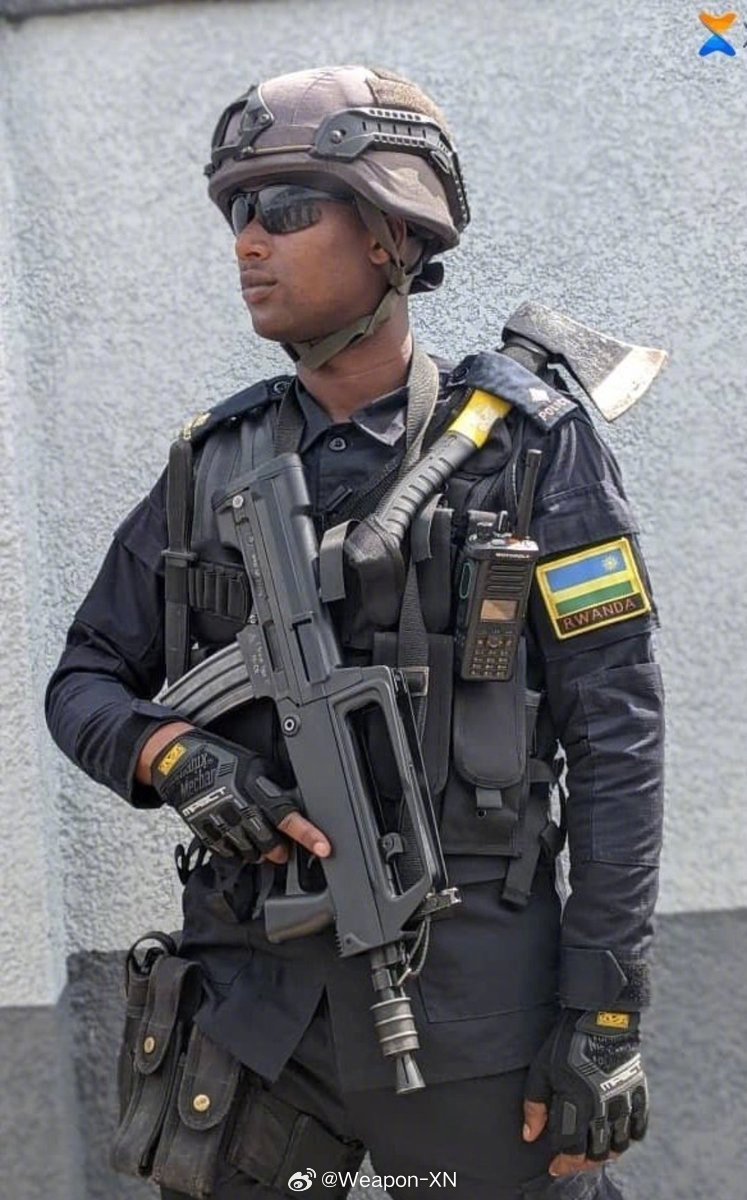 #兵器影像[超话]#卢旺达警察配备中国造5.56 × 45 毫米 QBZ-95B