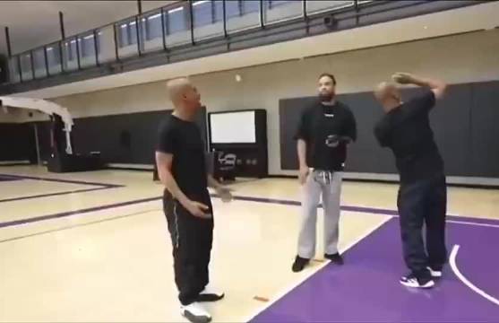 狄龙曾谈伦纳德：我喷垃圾话想激怒他，但无效！还被他打爆！#nba# ​