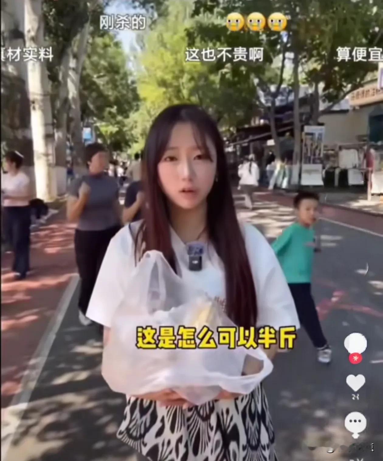好嘛，这下新疆切糕的臭名声要传到国外了。
      韩国小姐姐到新疆玩，看到切