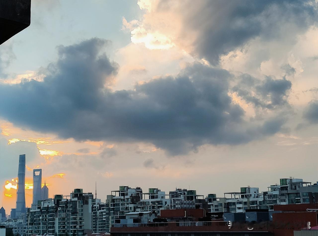 看看你们昨天拍的天空