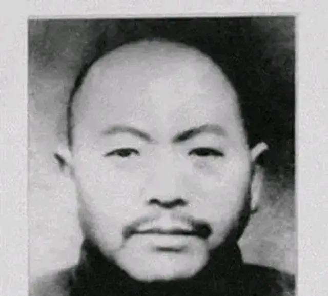 1941年，日军兽性大发，正要对20几个年轻姑娘发泄兽欲，挣扎之际，一位汉奸闯进