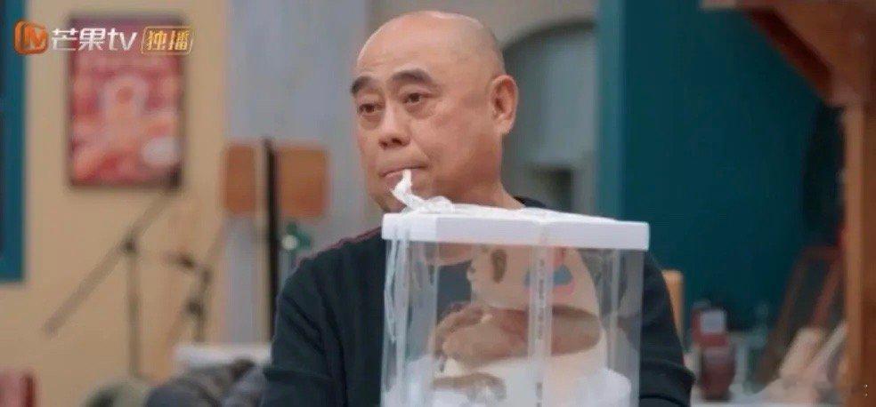 苏醒爸爸是懂综艺效果的，这次苏醒带老爸来参加他们兄弟间的聚会。老爸来就来吧，还给