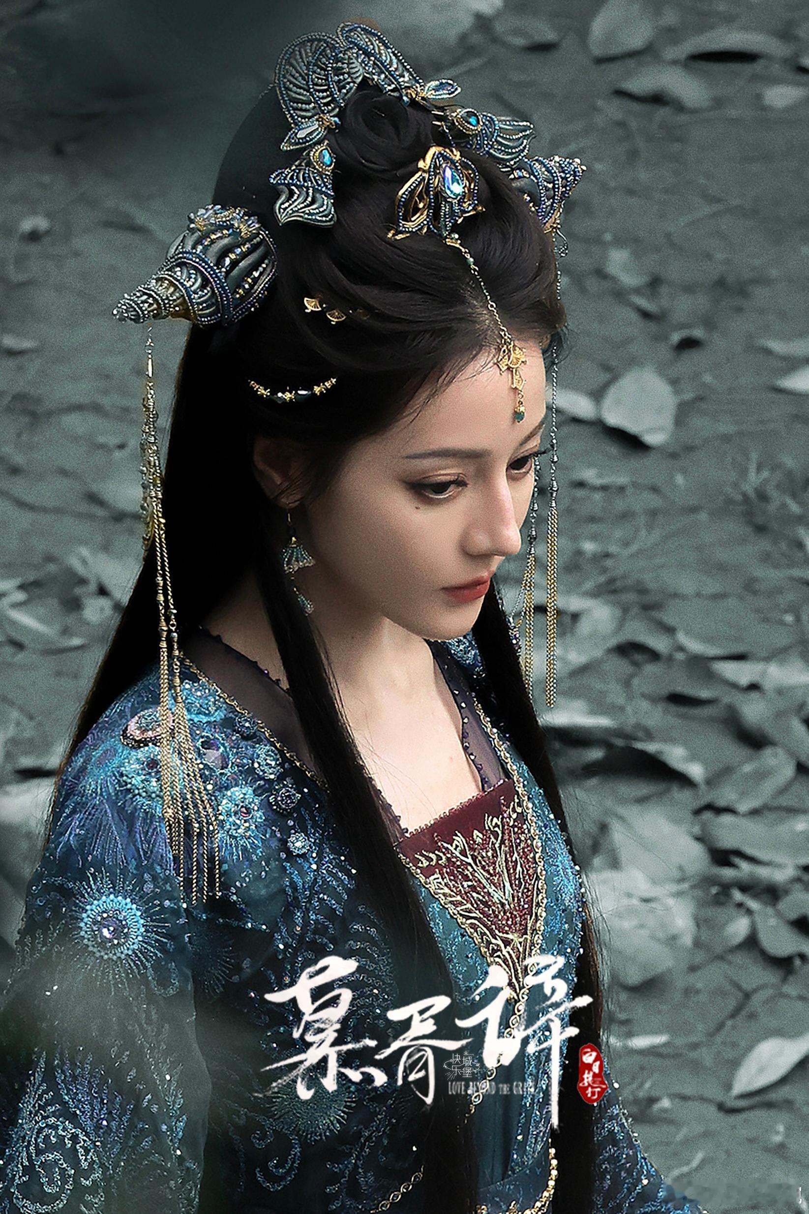 #迪丽热巴慕胥辞新妆造路透#完全剧照级质感！！！！！！！这个色调！这个氛围！！！