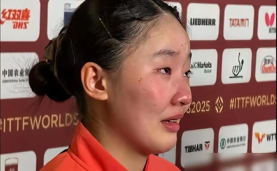 点头哈腰这是虚伪，点头应恭恭敬敬，点又不象个点头，似乎是逼上梁山心不愿，意也不愿