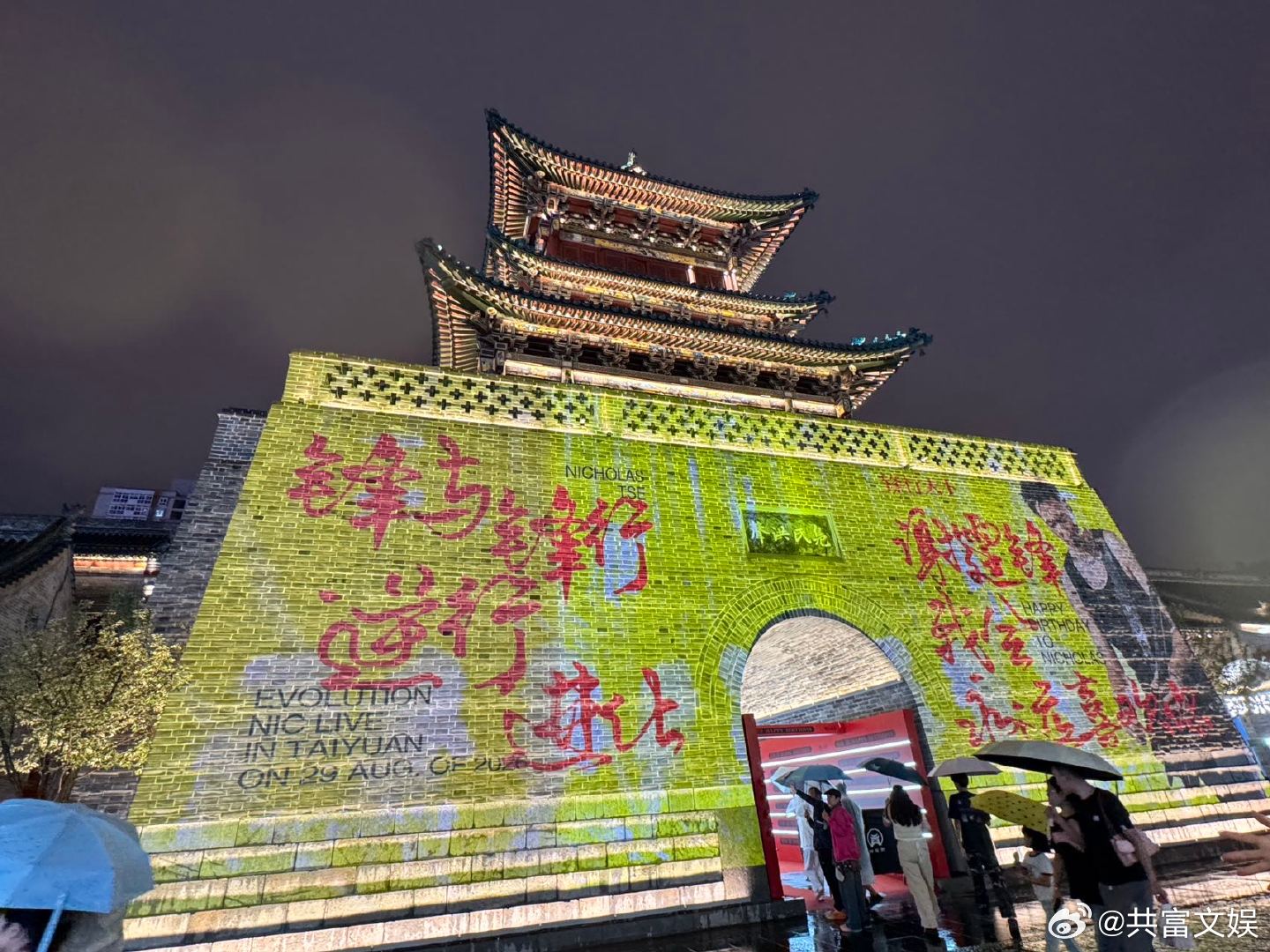 谢霆锋被粉丝强制爱了谢霆锋粉丝应援排面 痛城太原实锤！从商场到地铁，随处可见谢霆