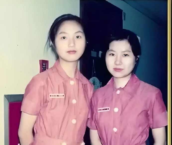 杨千嬅当护士时的照片！ 据说上班第一天就是去搬尸体，给她吓得不轻！！！ ​​​