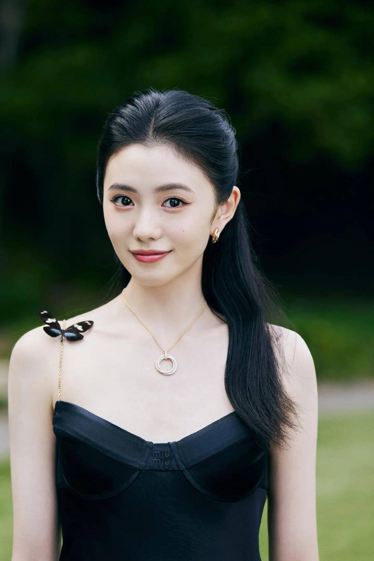 仙子本仙！刘浩存轻盈身姿氛围感拉满精。刘浩存 美女 明星