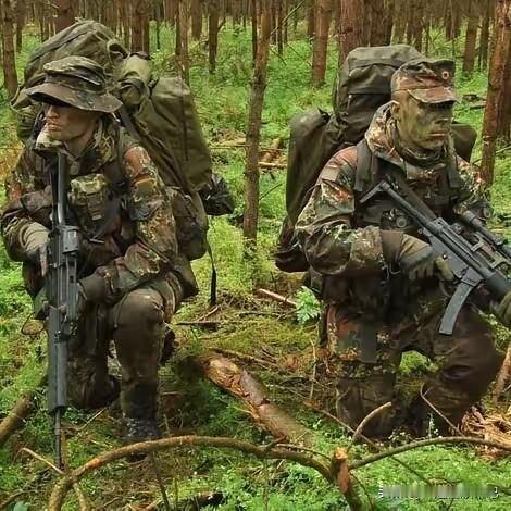 该说不说，德国的军队迷彩在世界来说，也是相当可以的。
德国现在逐步淘汰斑纹迷彩，