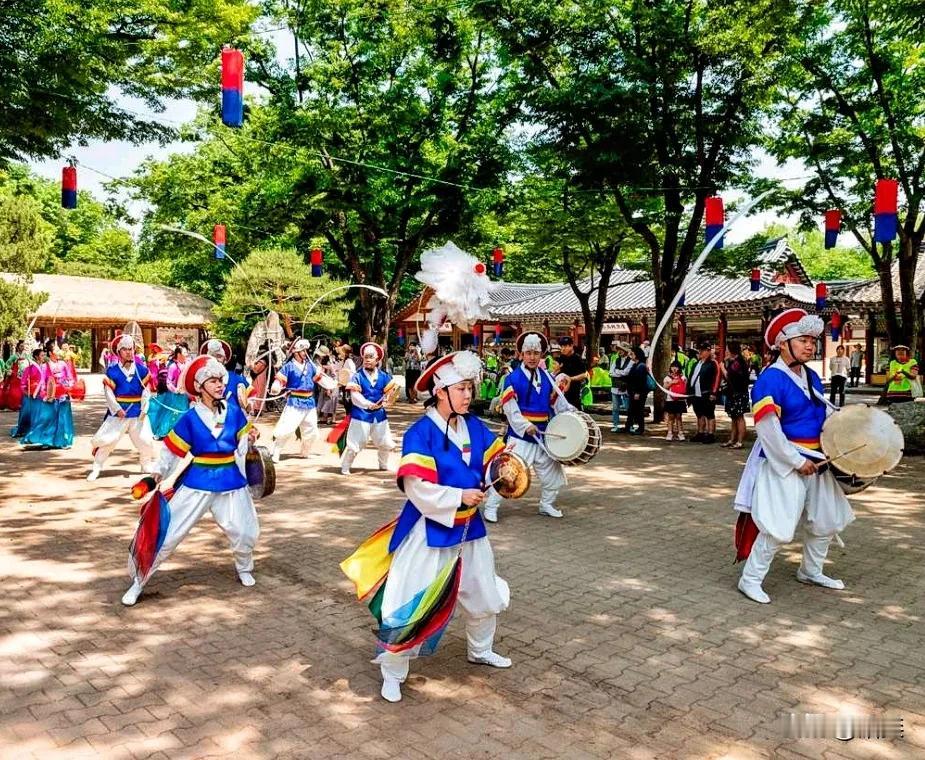 除了朝鲜半岛、我国东北，在亚欧大陆腹地的中亚地区也有约70万朝鲜族。

朝鲜族跟