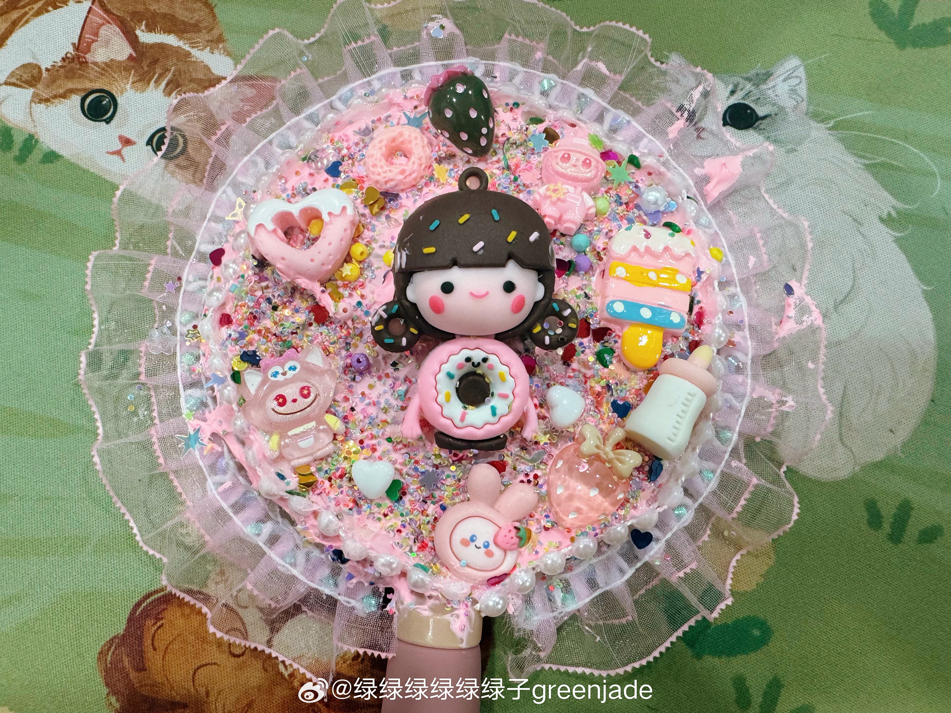 同事的女儿满满花很多心思做了一面小镜子给我。小孩子真挚的情感，很美好。感恩🙏 