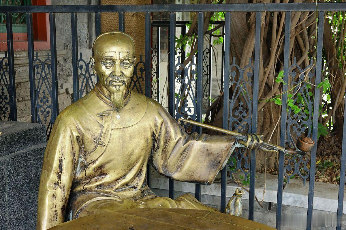 医者：道不明、术不精患者：生于忧患，死于无知！这两句概括，可谓是一针见血，道破了