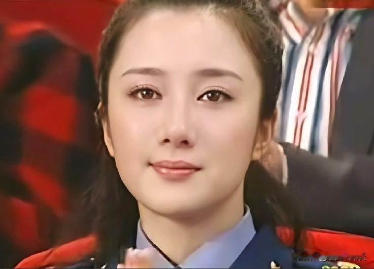 演员李依晓，原来她年轻这么美！
 
8月1号，43岁女演员李依晓罕见冲上了热搜，