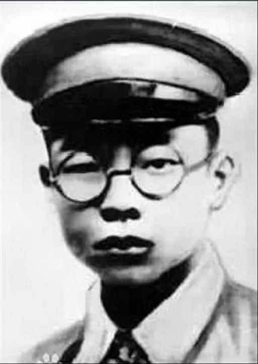 蔡申熙，湖南株洲醴陵人，黄埔一期生，1926年参加北伐战争,先后任国民革命军第4