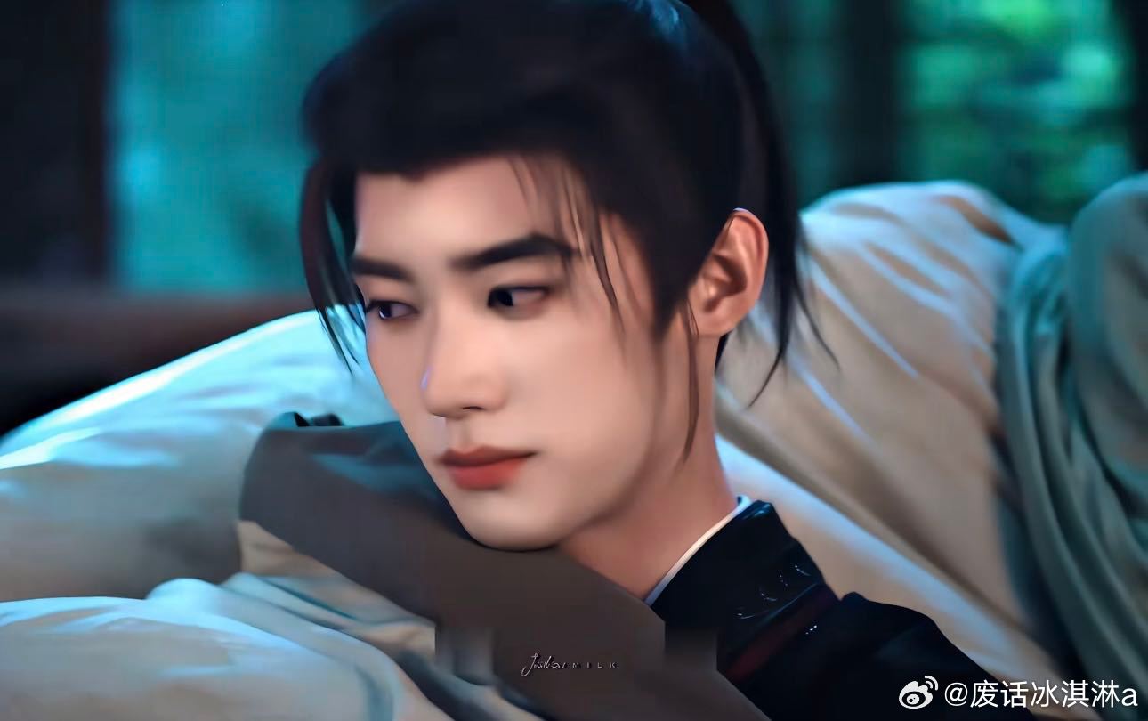 周翊然暗爽哥稳定发力真不愧是谢燕来呀，好喜欢看他们俩之间拉扯的感觉，要不要这么好