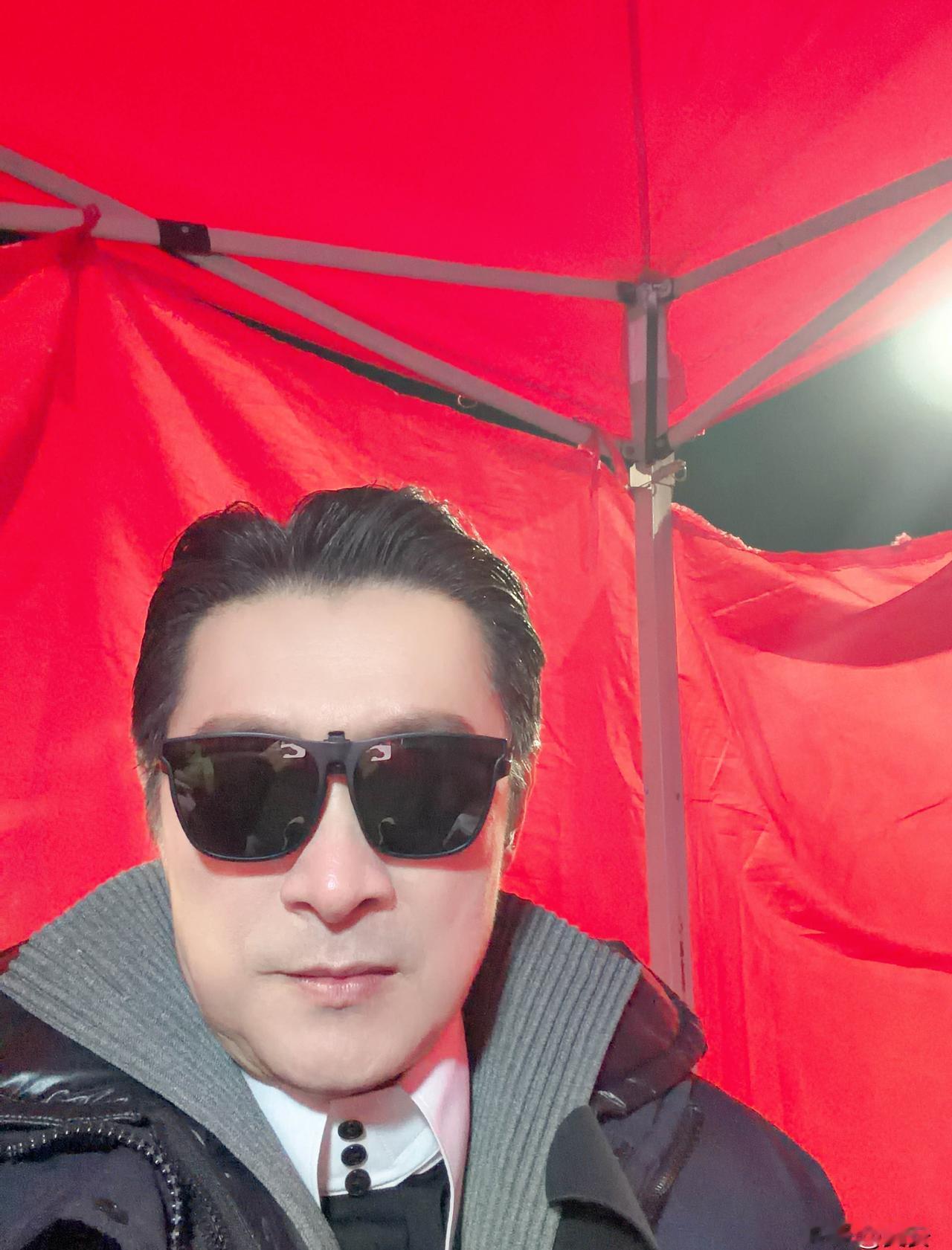 少吃，多笑，不解释

今天刷到黄安老师发的动态，

挺有感触的。

他说自己坚持