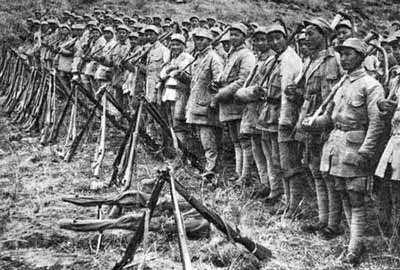 25岁团长黄新廷雪夜生吞日军大队，这种全歼战绩大到没人敢信，贺龙摆出的战利品就是