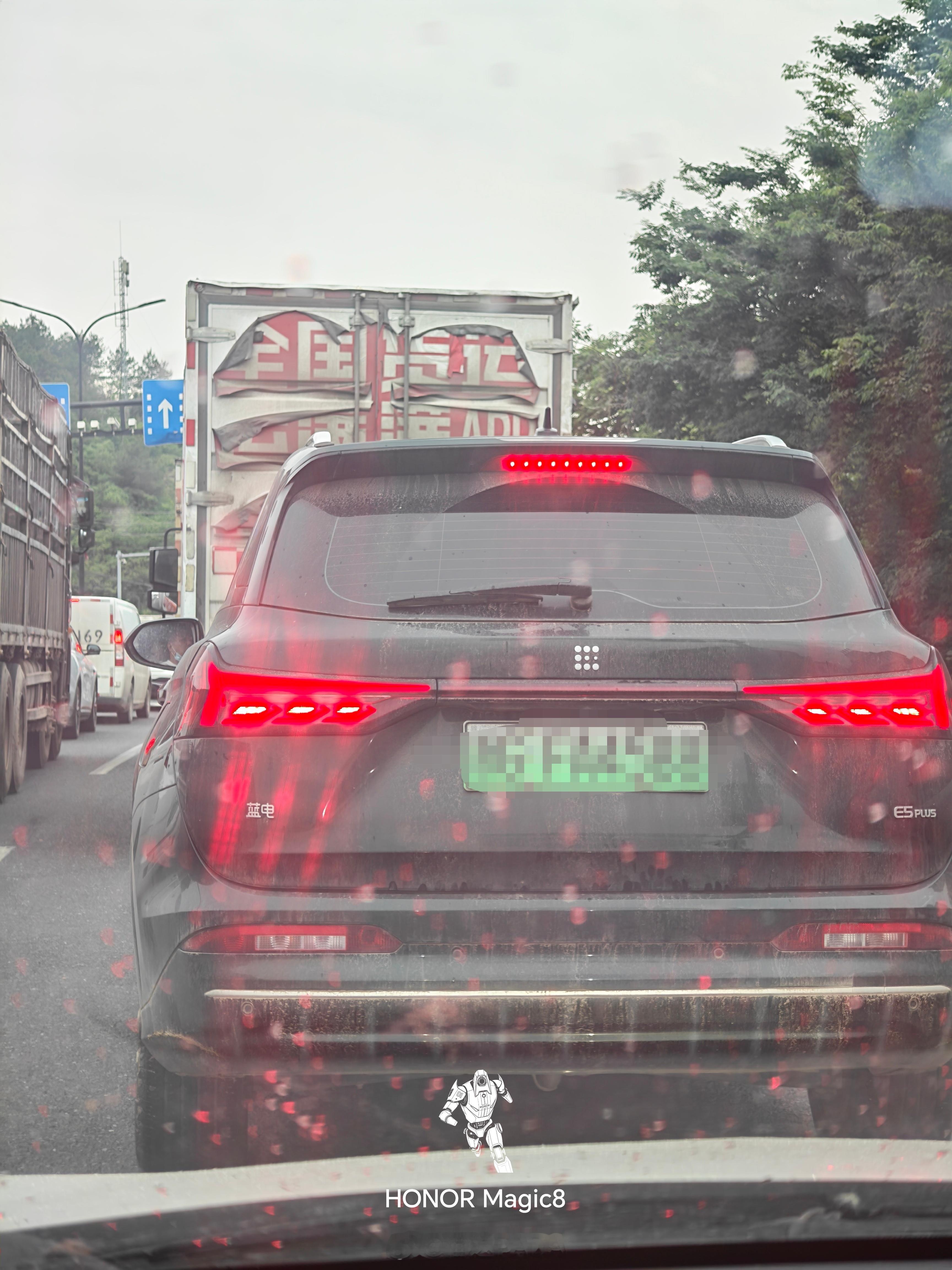 恕我孤陋寡闻，这个牌子的车还真是第一次见现在还有这么低调的新能源厂家吗？感觉没见