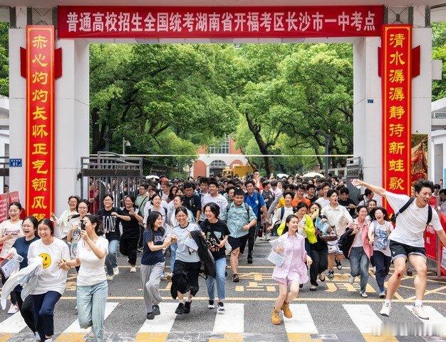 彭晓勇说《2026高考结束的七个反常现象》2026年6月10日，高考结束的第七天